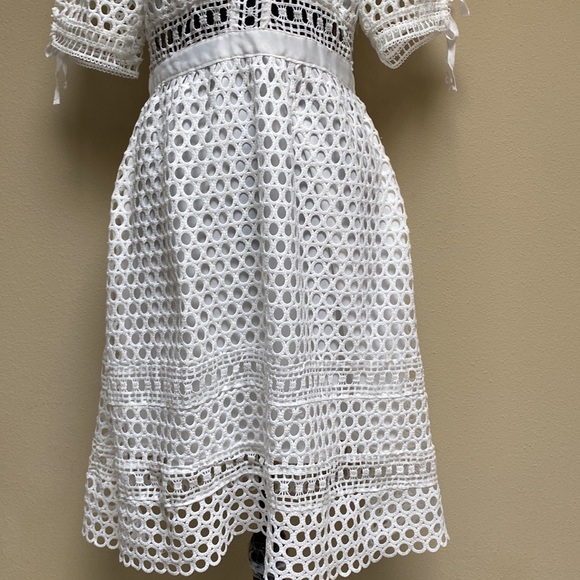 Simply Couture White Mock Neck A-line Dress with Circle Cut Out Pattern Size L - Picture 5 of 16